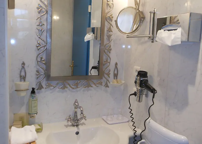 Hotel Logis Beausejour